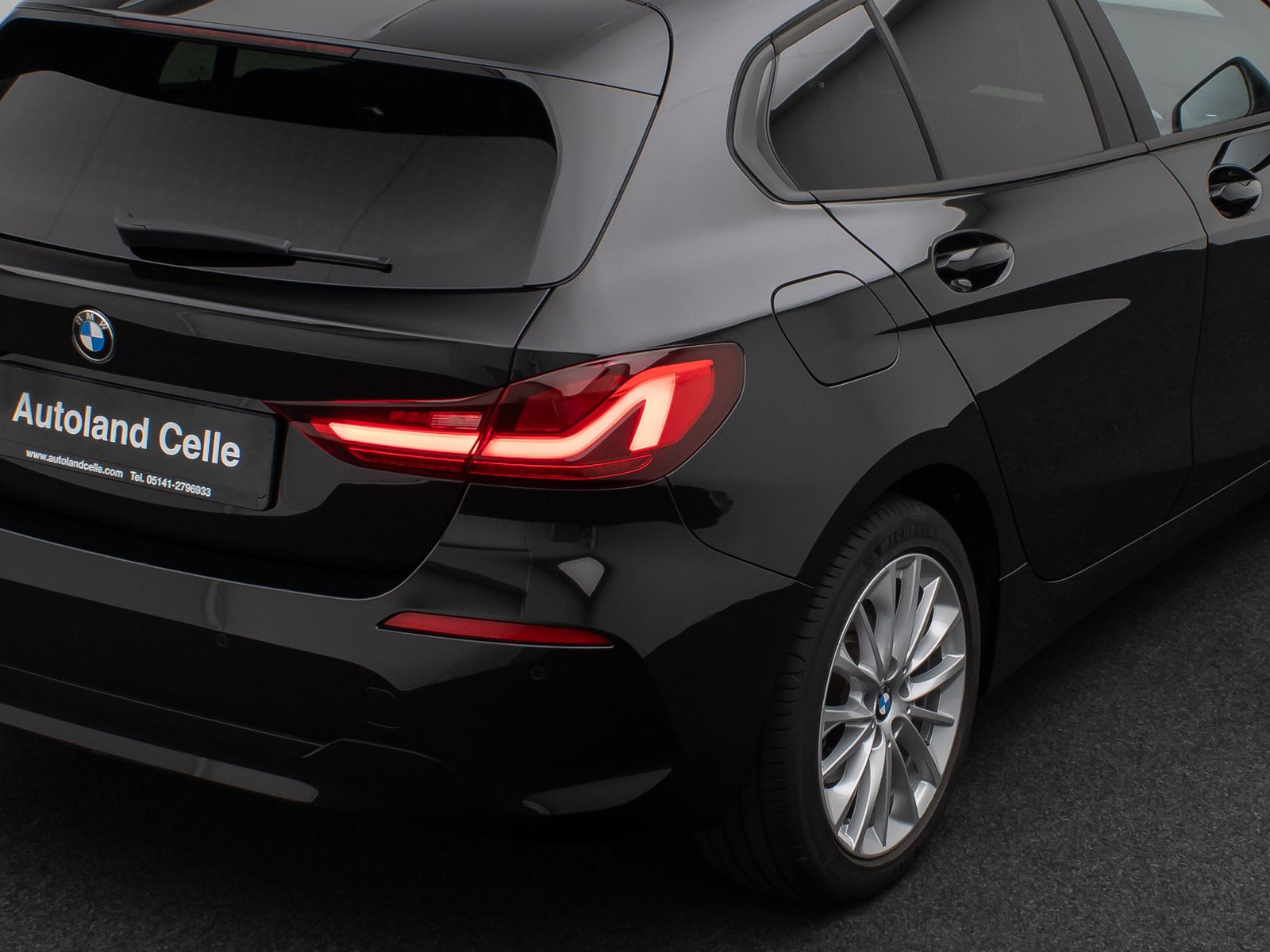 Fahrzeugabbildung BMW 118i DAB WLAN PDC Geschwindigkeitsreg Sport LED