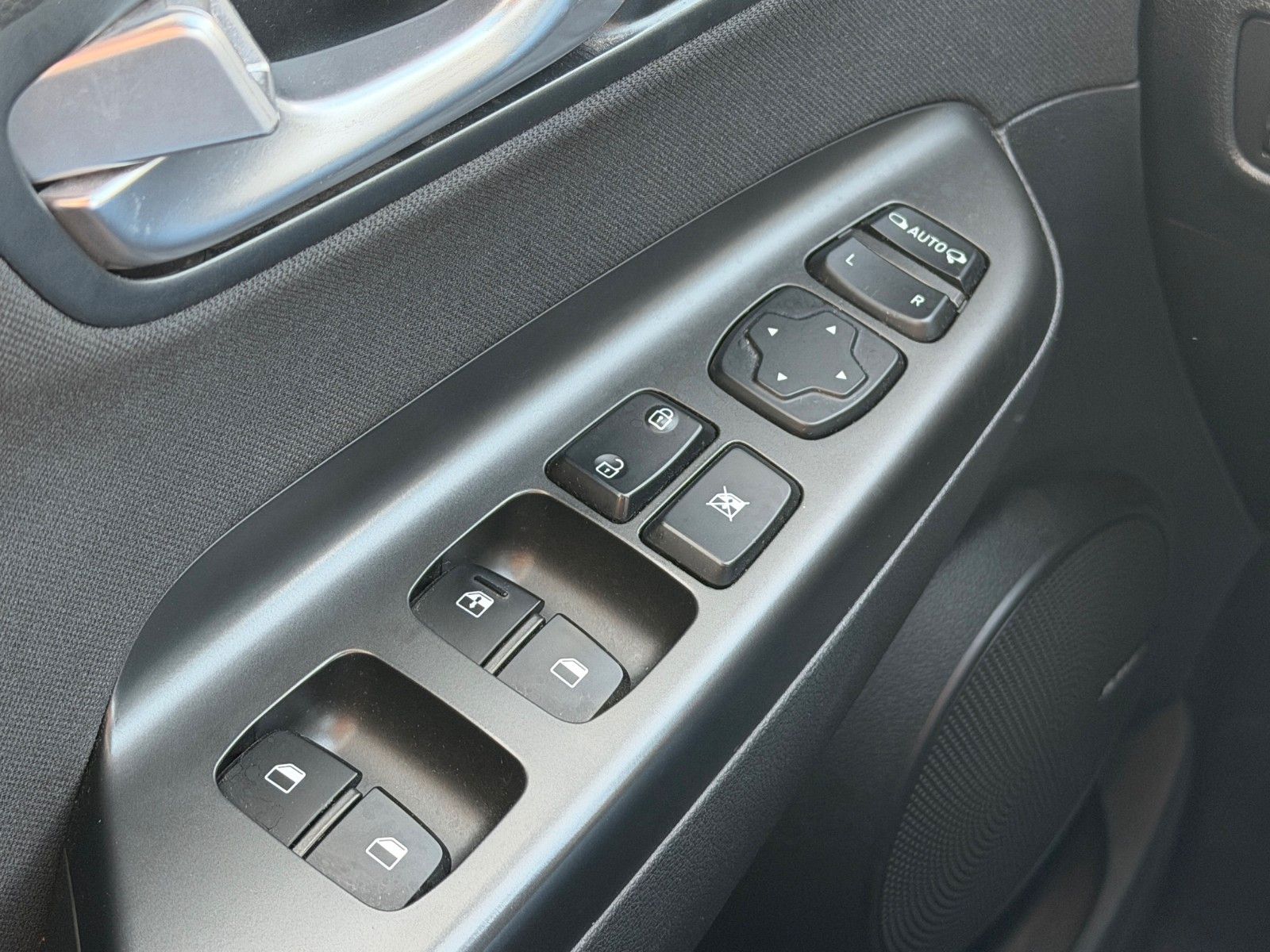 Fahrzeugabbildung Hyundai KONA 1.6 GDI HEV Trend *Navi*Allwetter*LED*RFK*