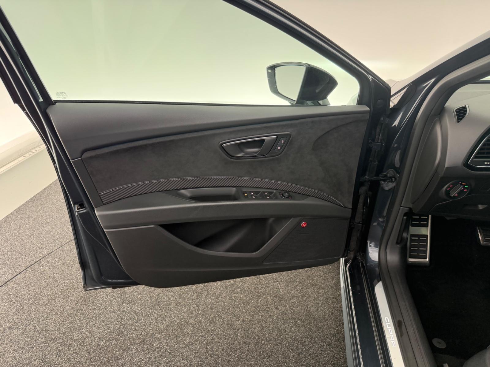Seat Leon ST 2.0 4Dr.*CUPRA 300*LED-BEATS-SHZ-PDC-DCC