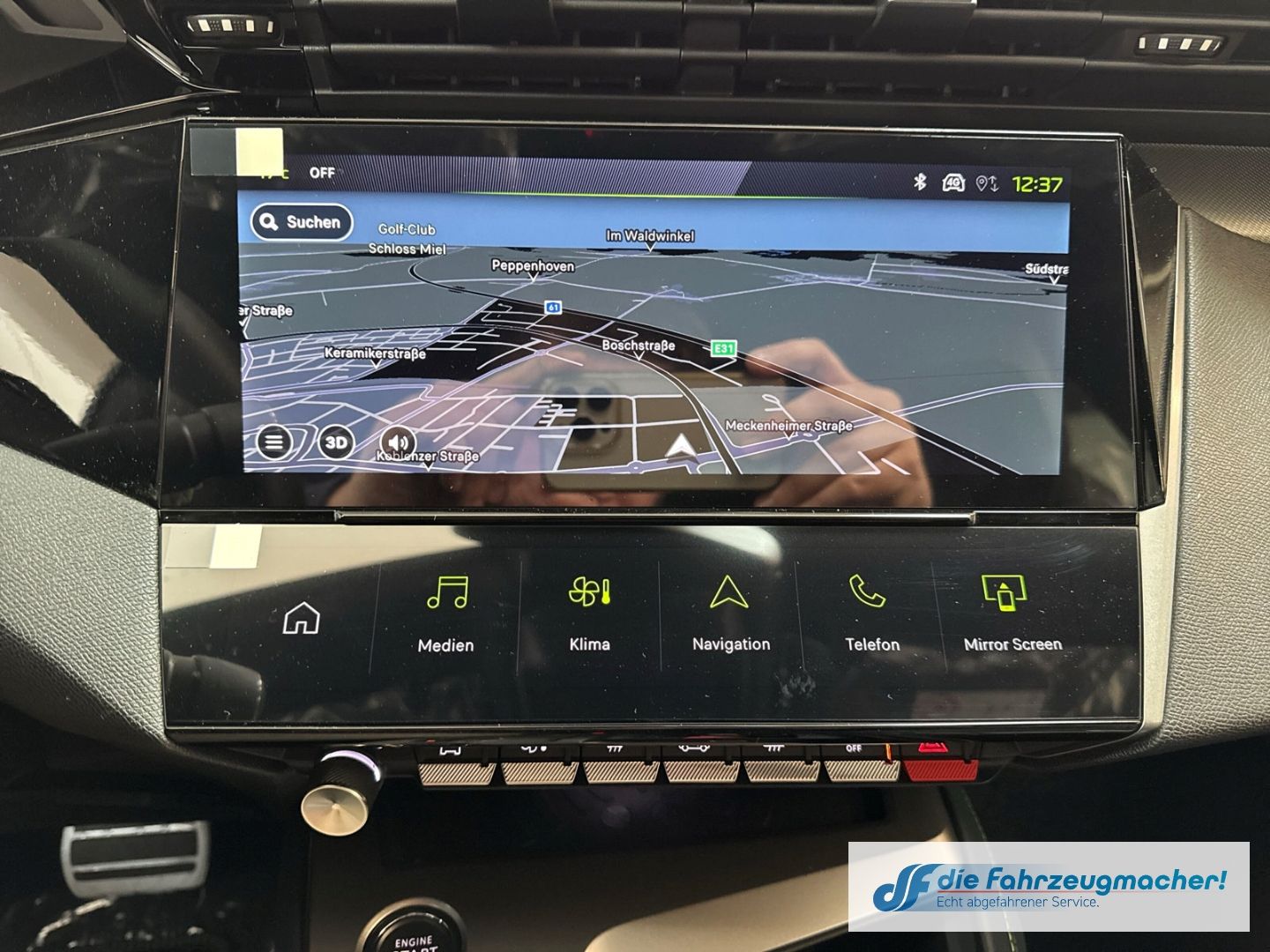 Fahrzeugabbildung Peugeot 308 SW GT Navi Digitales Cockpit Memory Sitze 36