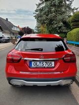 Mercedes-Benz GLA 180 DCT -