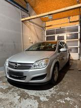 Opel Astra - Opel Astra aus 2009 mit Diesel-Antrieb: Kombi