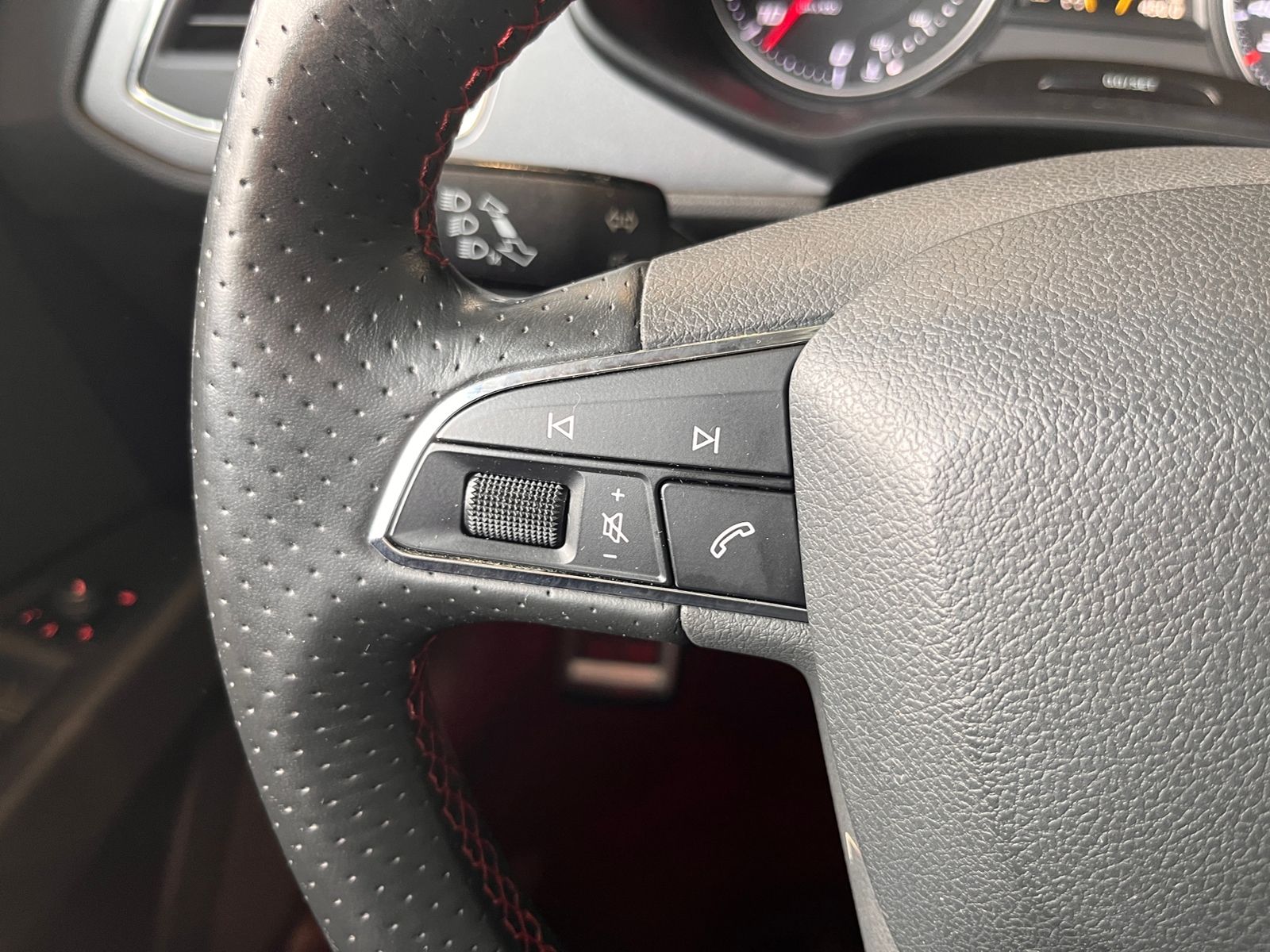 Fahrzeugabbildung SEAT Leon ST FR KLIMA LED NAVI ALU