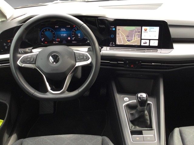 Fahrzeugabbildung Volkswagen Golf VIII TSI Life Standhzg. LED AHK Navi Pano A