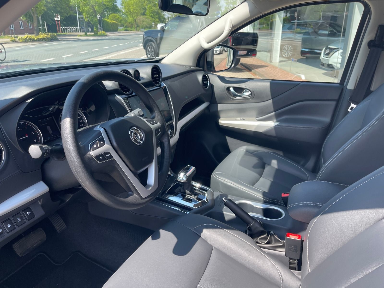 Fahrzeugabbildung DFSK DFM Navara 2.3 TDi 4x4 Automatik Doka Luxury Kam