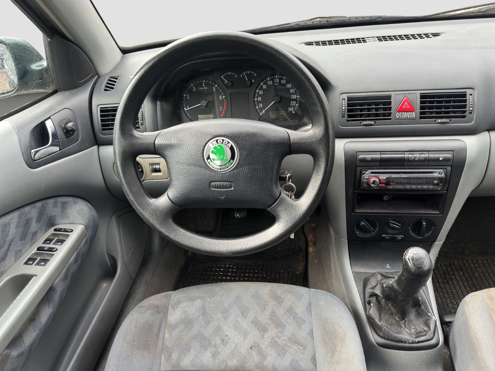 Fahrzeugabbildung SKODA Octavia/Klima/El.Schiebedach/Sitzhzg./S-W-Reifen