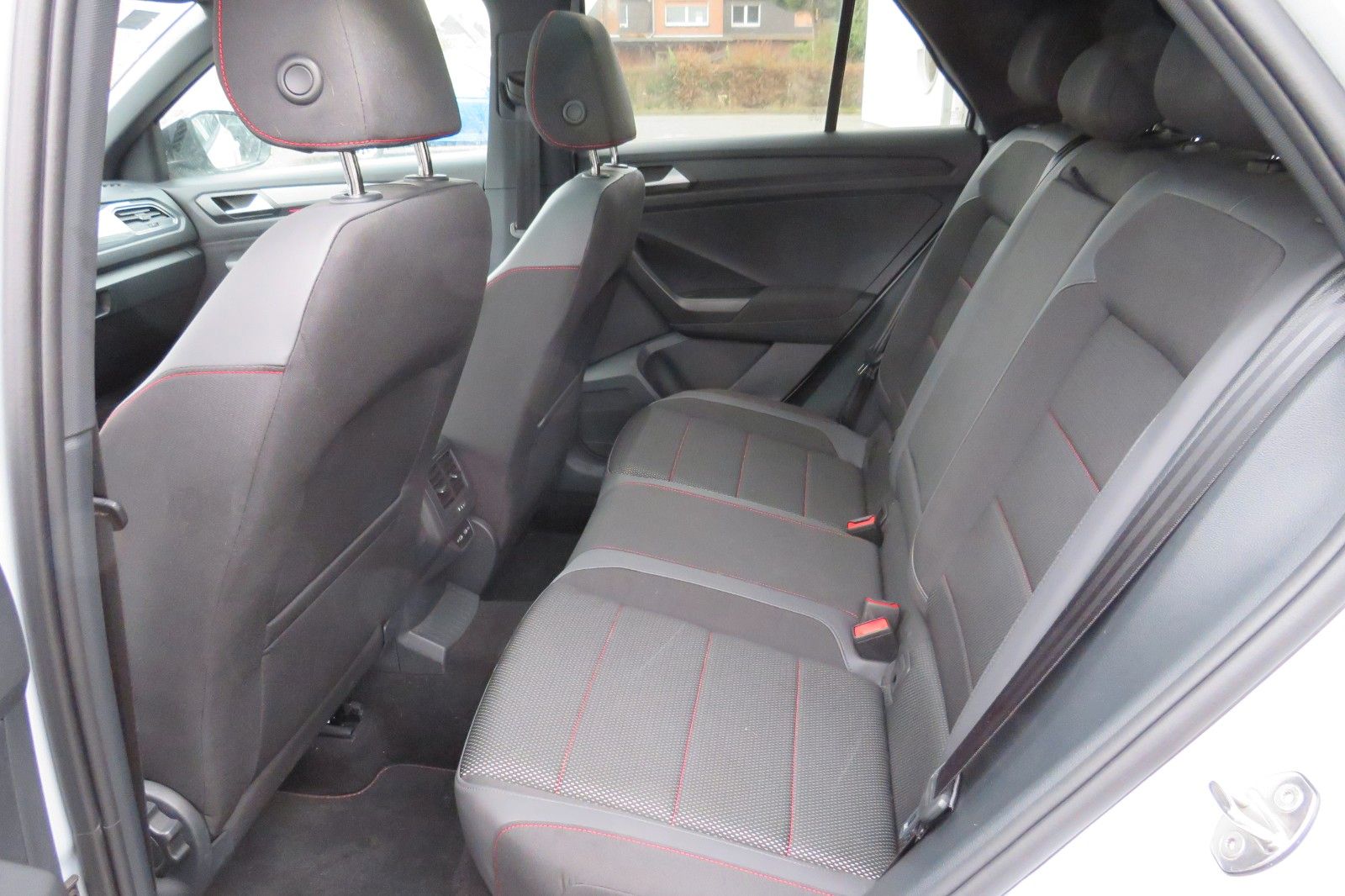 Fahrzeugabbildung Volkswagen T-Roc Sport R-LINE PANO 18`LED NAVI APP 1.HD