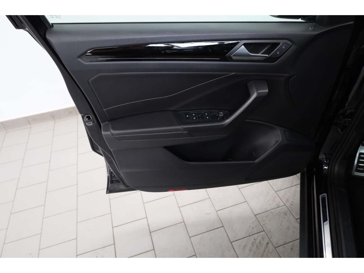 Volkswagen T-Roc 1.0 TSI OPF R-Line 6-Gg. P-Dach/RFK/LED/SH, миниатюра 14