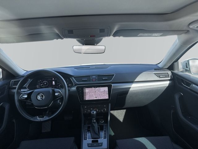 Superb Combi 2.0 TDI Style LED+NAVI+PANO+AHK+RFK
