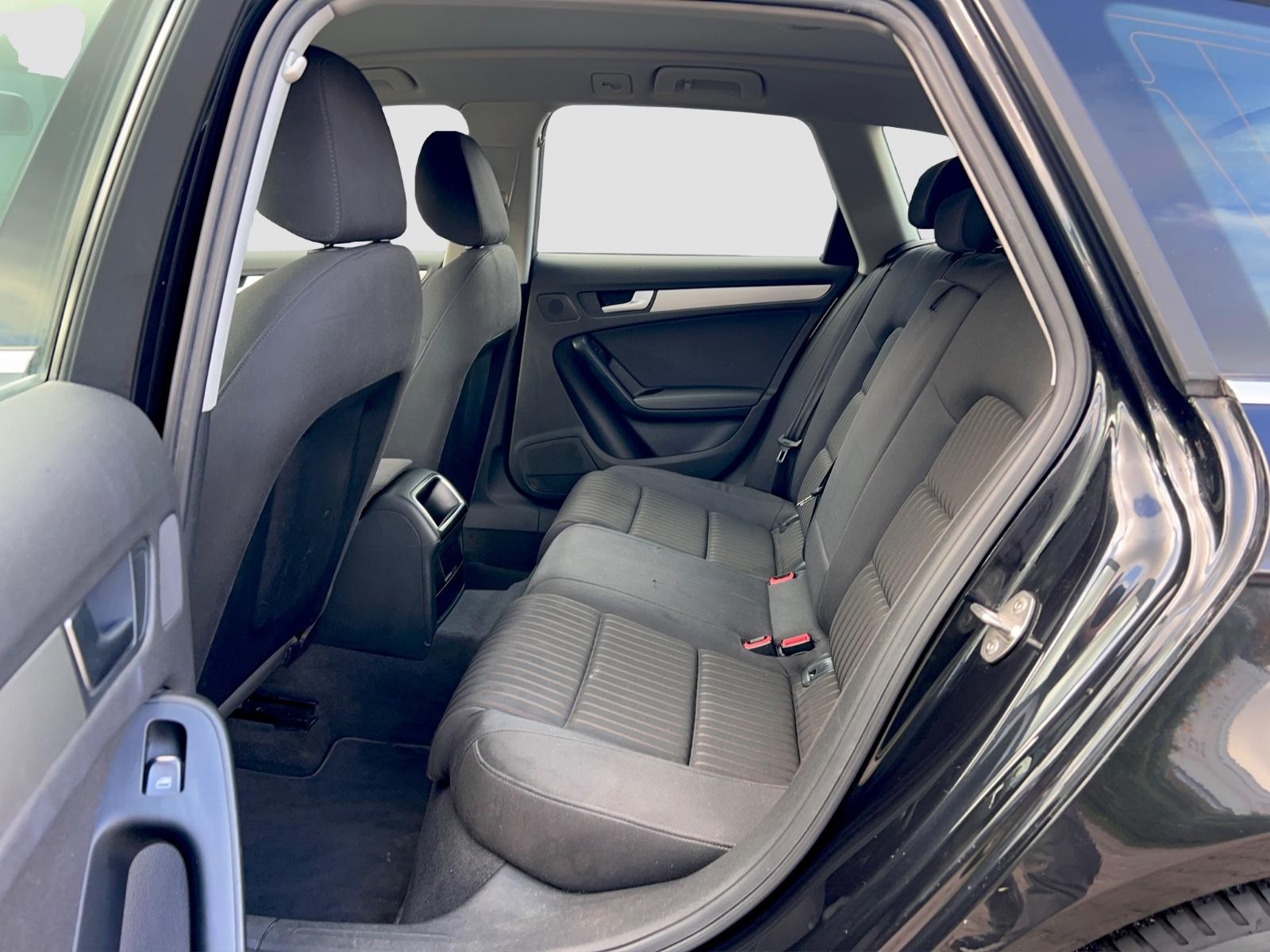Audi A4 2009 — photo 12