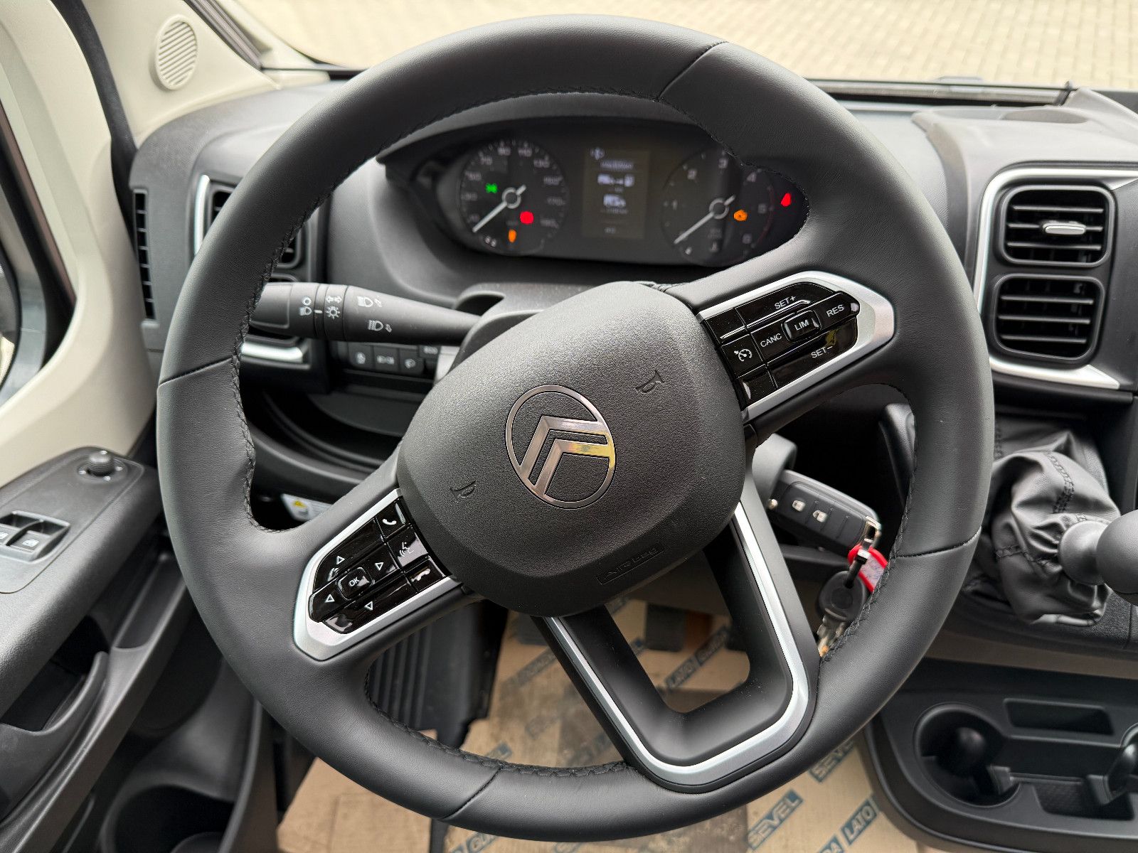 Fahrzeugabbildung Carado V339 pro+ - SUMMER-SALE - 7.822 € SPAREN !
