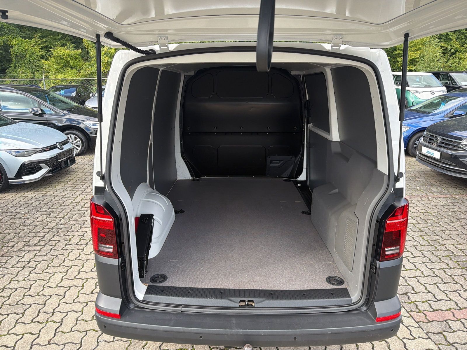 T6.1 Transporter Kasten TDi Klima LED AZV