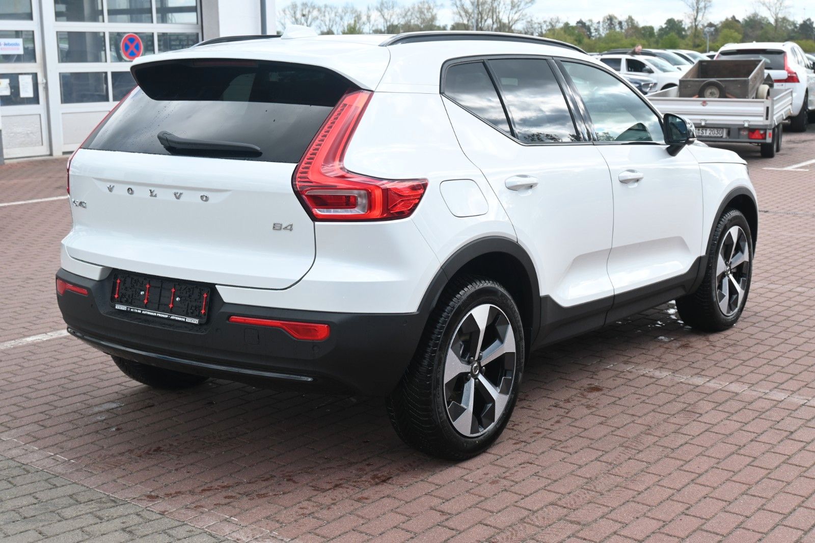 Fahrzeugabbildung Volvo XC40 B4 DKG Ultra Dark*PANO*360°*ACC*AHK