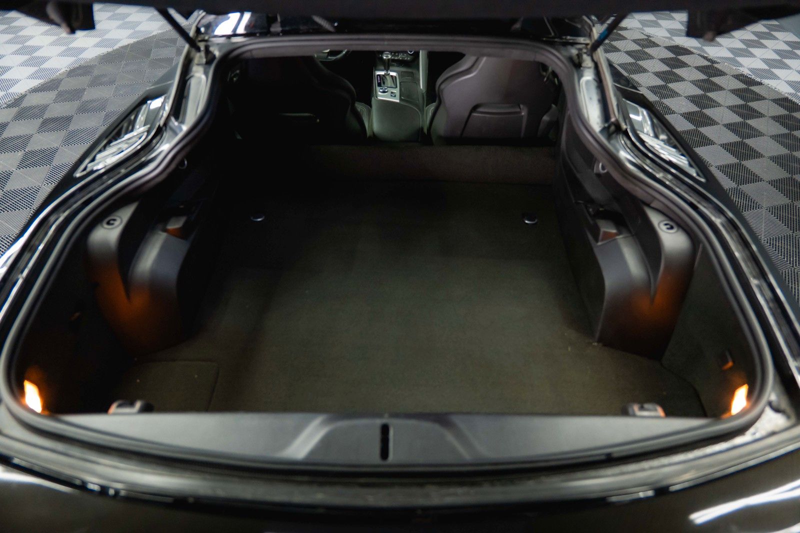 Fahrzeugabbildung Corvette C7 6.2 V8 Stingray 3LT Z06-Design Targa Perform.