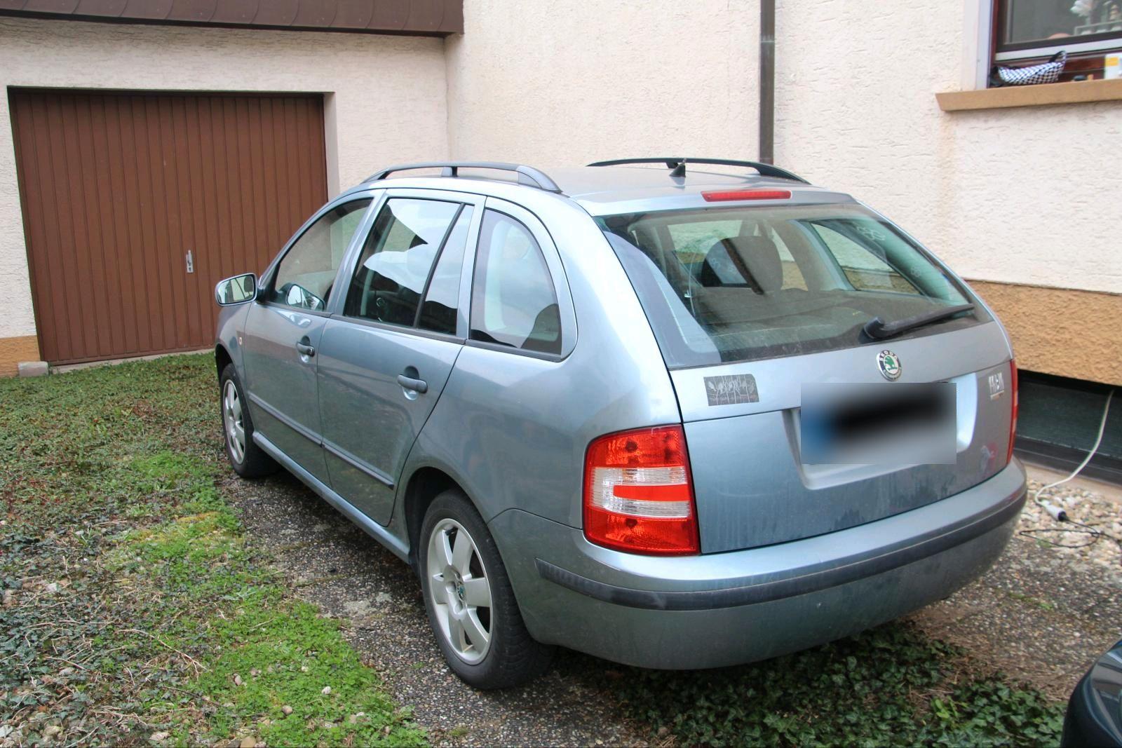 Skoda Fabia 2006 — rear view