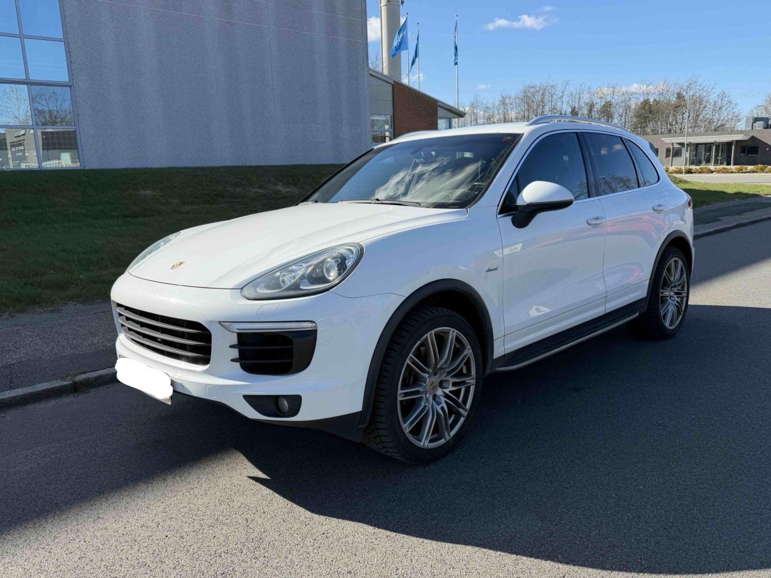 Porsche Cayenne 3.0D/LUFTF./NAVI/R-CAM/AHK/LEDER/SHZ/EU6