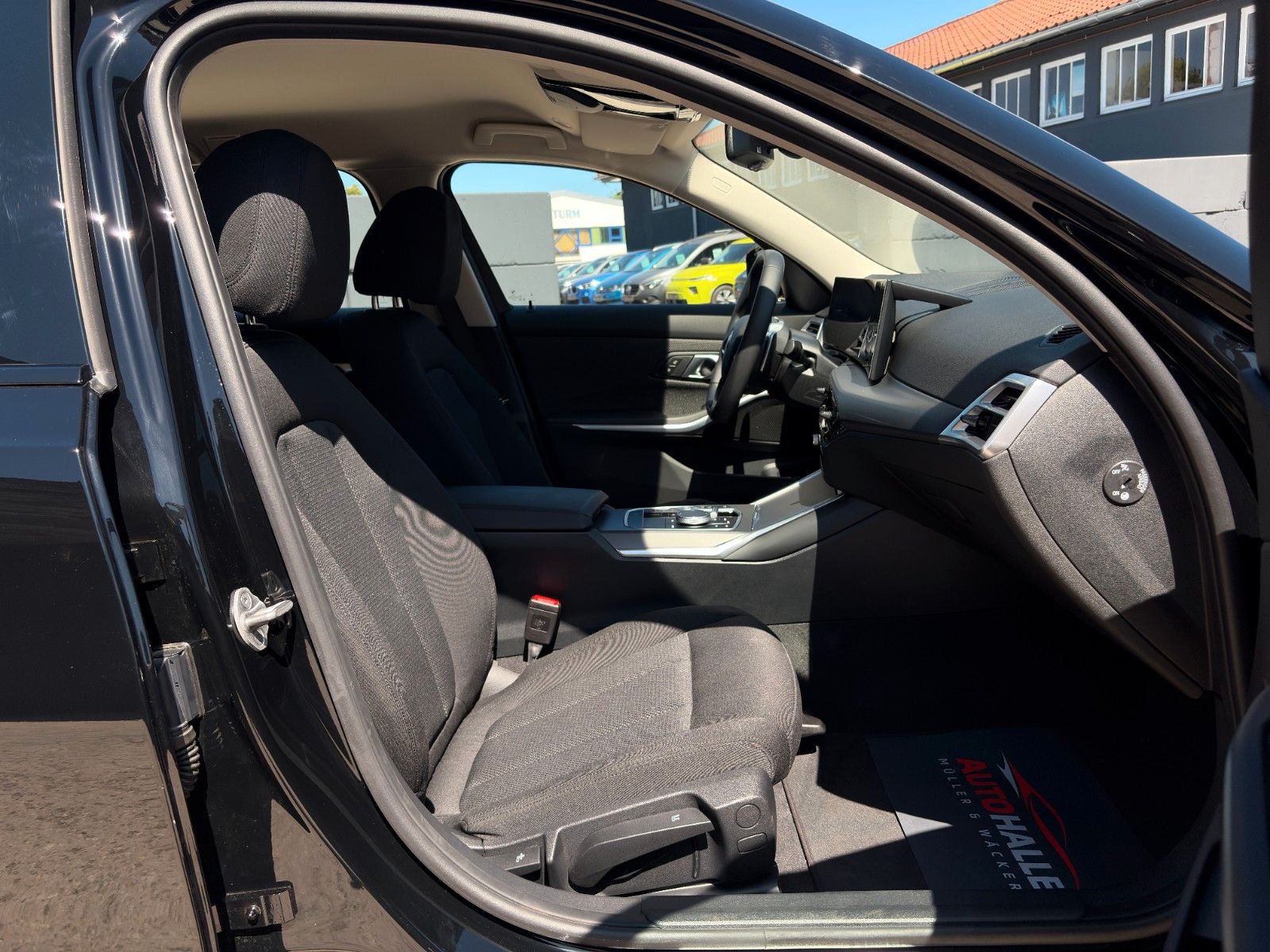 Fahrzeugabbildung BMW 318i Touring CockPit+ Alarm 3Z-Klima Kamera SHZ
