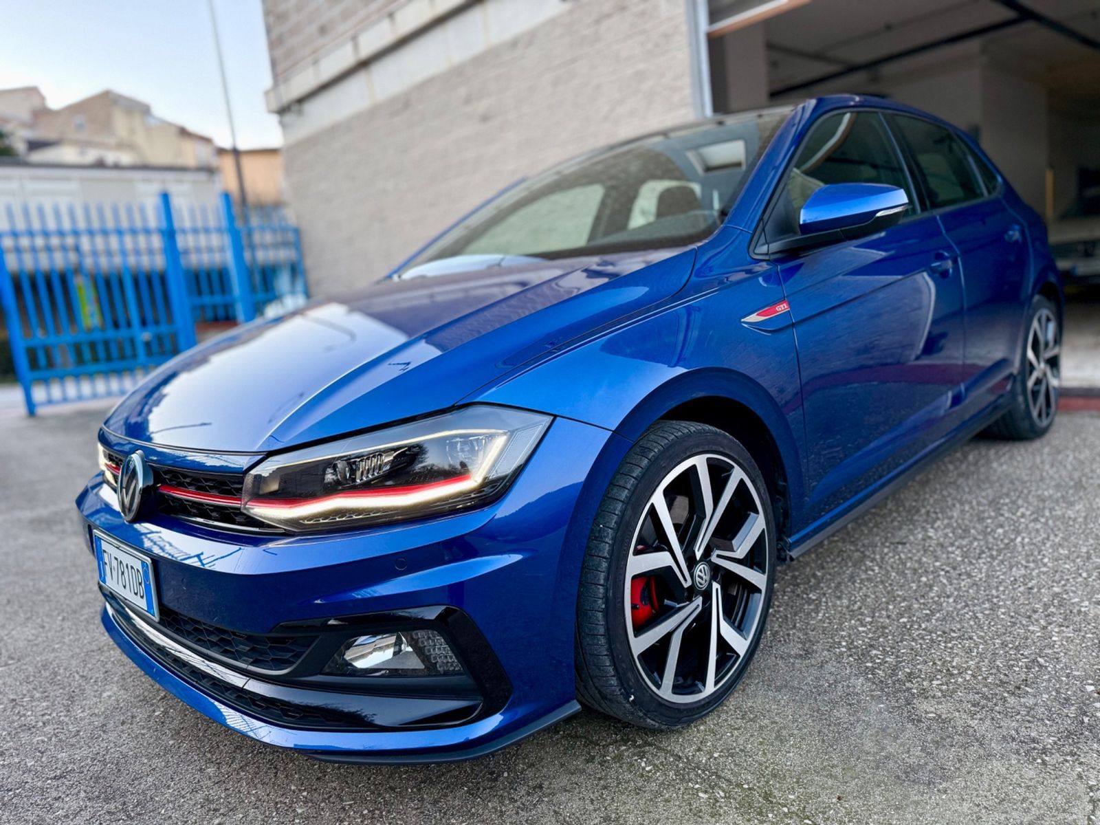 Volkswagen Polo 2.0 TSI DSG GTI BlueMotion Techn imagem 2