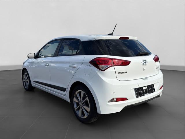 Hyundai i20  YES! Plus NAVI+PDC+KAMERA+SITZHZG+LENKRADHZ