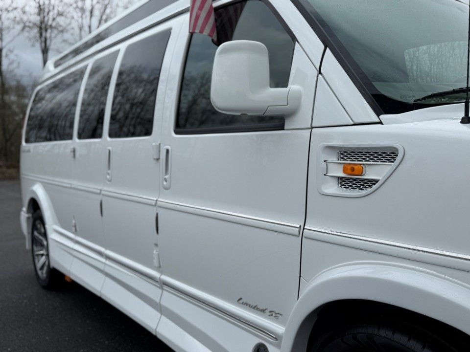 Fahrzeugabbildung Chevrolet Express 6.0 Explorer Limited XS-E 9-Sitzer Lang