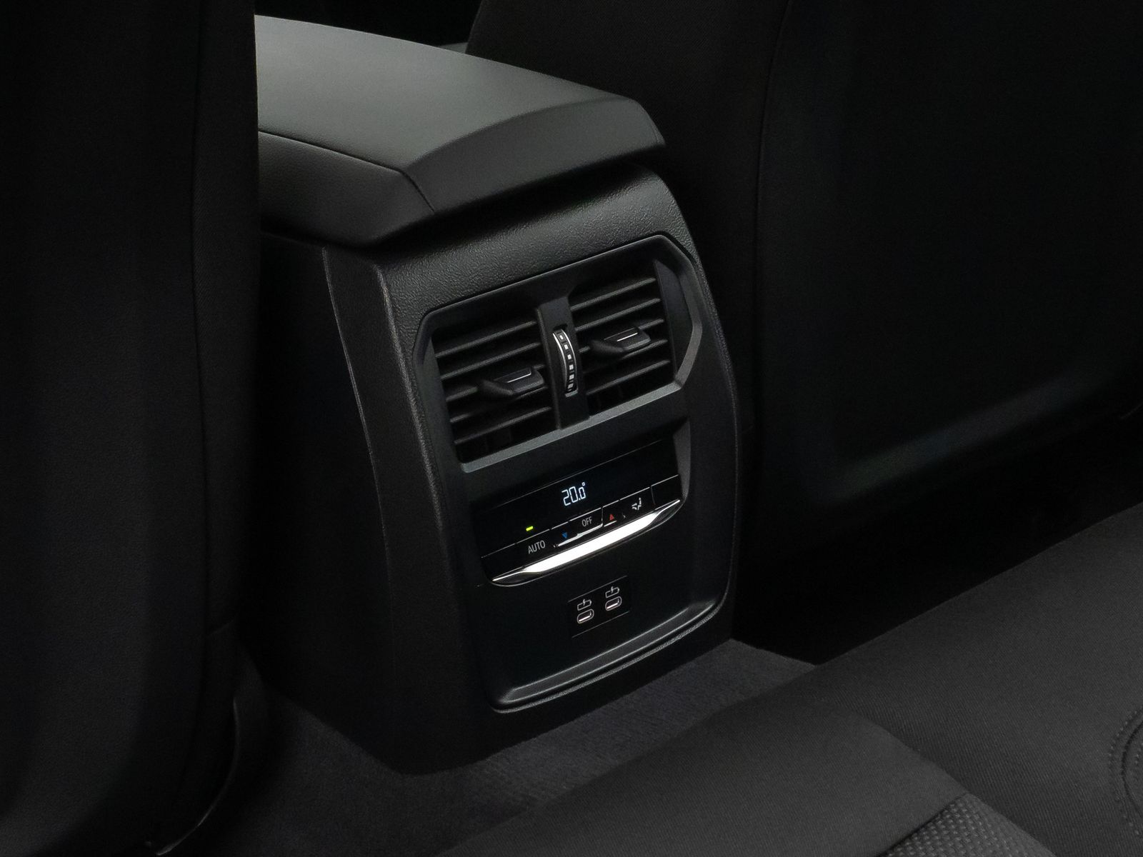 Fahrzeugabbildung BMW 320d Kamera DAB Sportlenkrad Komfort AHK Alarm