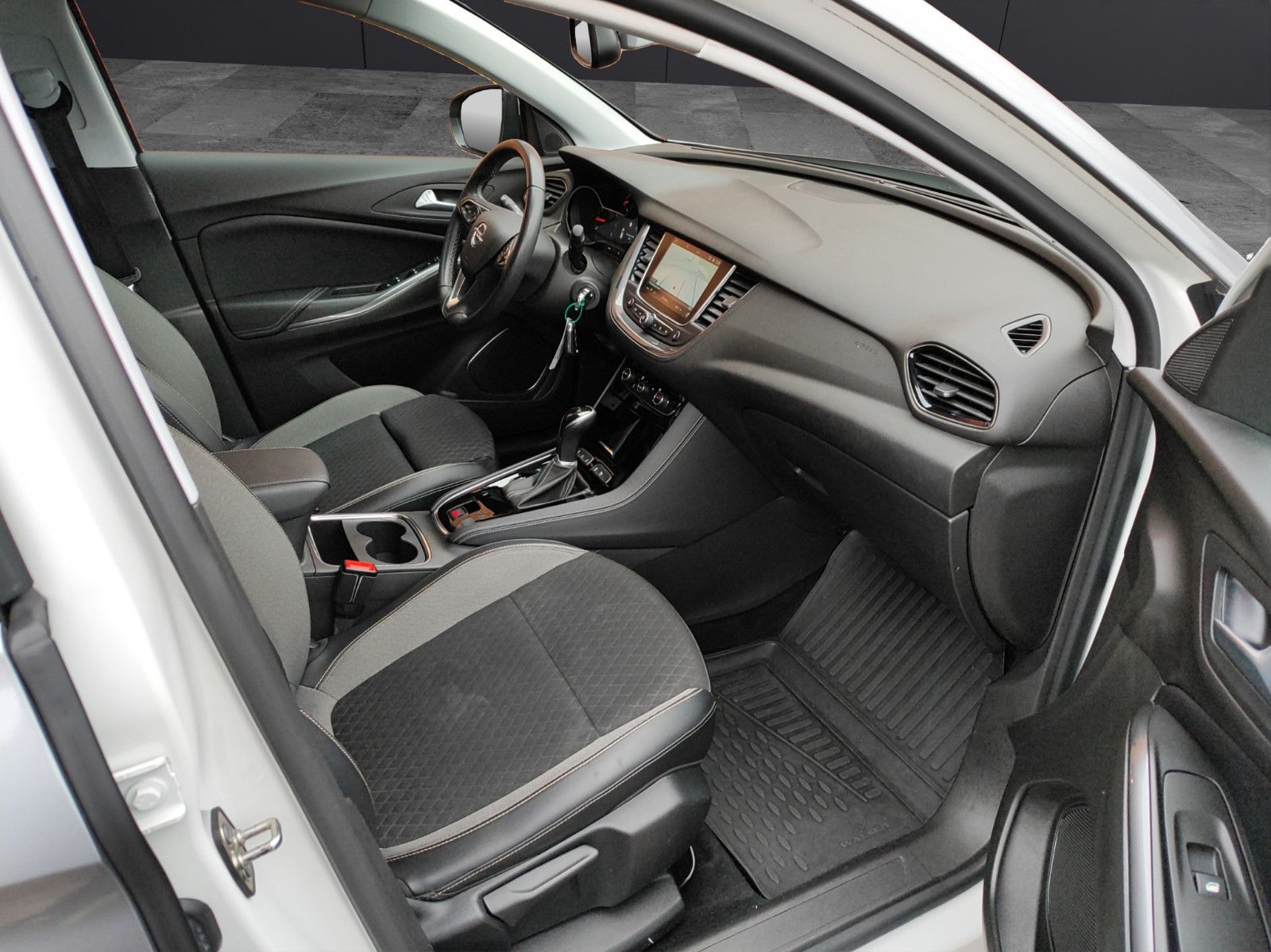 Fahrzeugabbildung Opel Grandland (X)/Navi/360gKamera/Shz/1.Hand