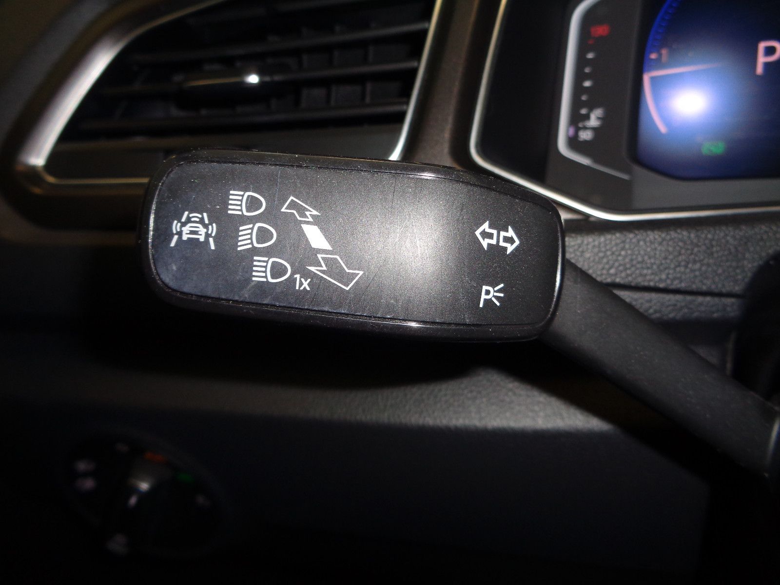 Fahrzeugabbildung Volkswagen T-Roc Style 4Motion / LED  / NAVI / AHK /