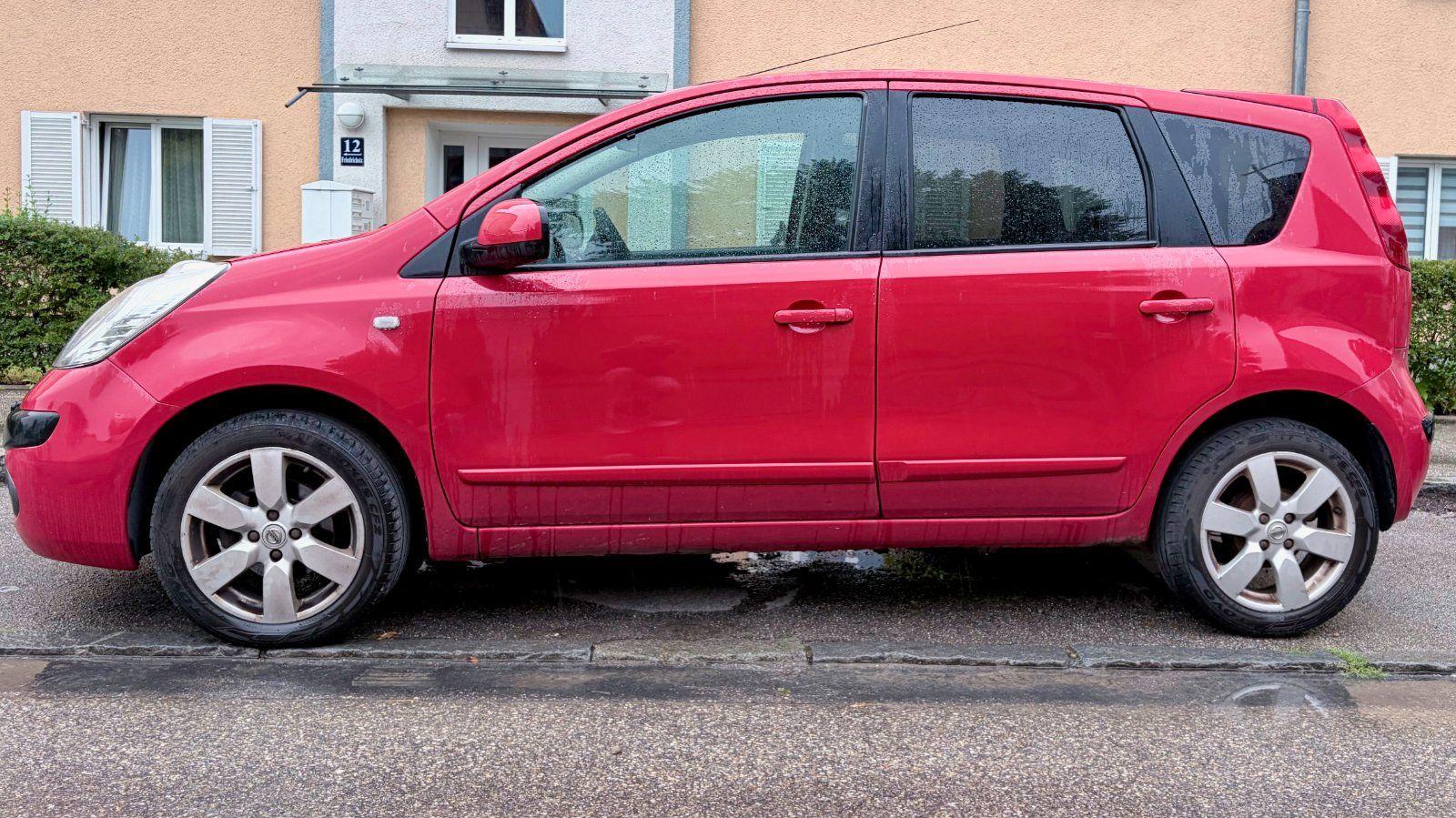 Nissan Note 2006 — rear view