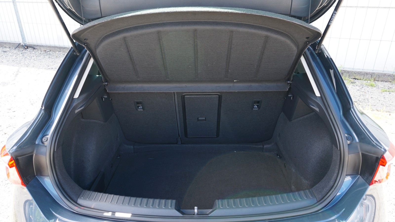 Fahrzeugabbildung SEAT Leon FR, SEAT Garantie, Navi, Sportfahrwerk, LED