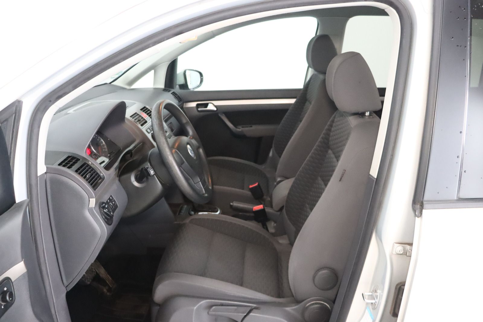 Fahrzeugabbildung Volkswagen Touran 1.4 TSI DSG 7- Sitzer * HU/AU 05.27