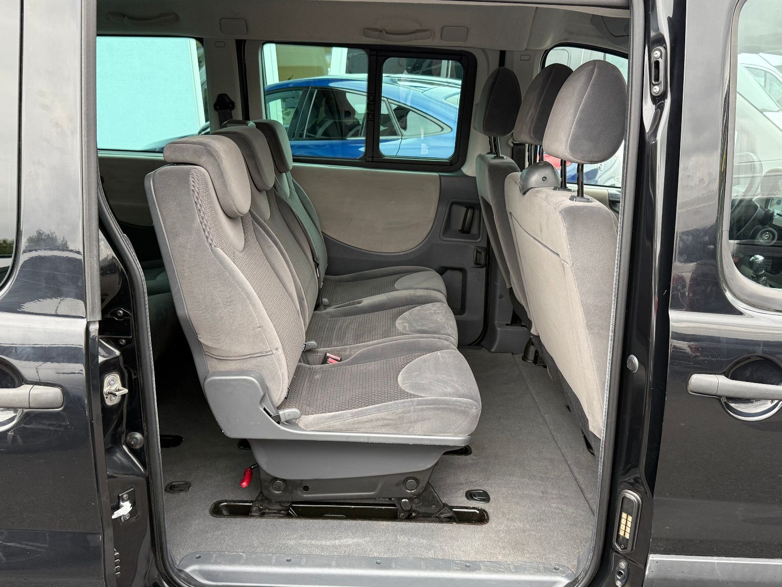 Fahrzeugabbildung Citroën Jumpy HDi 125 FAP Confort L2 9-Sitzer AHK PDC