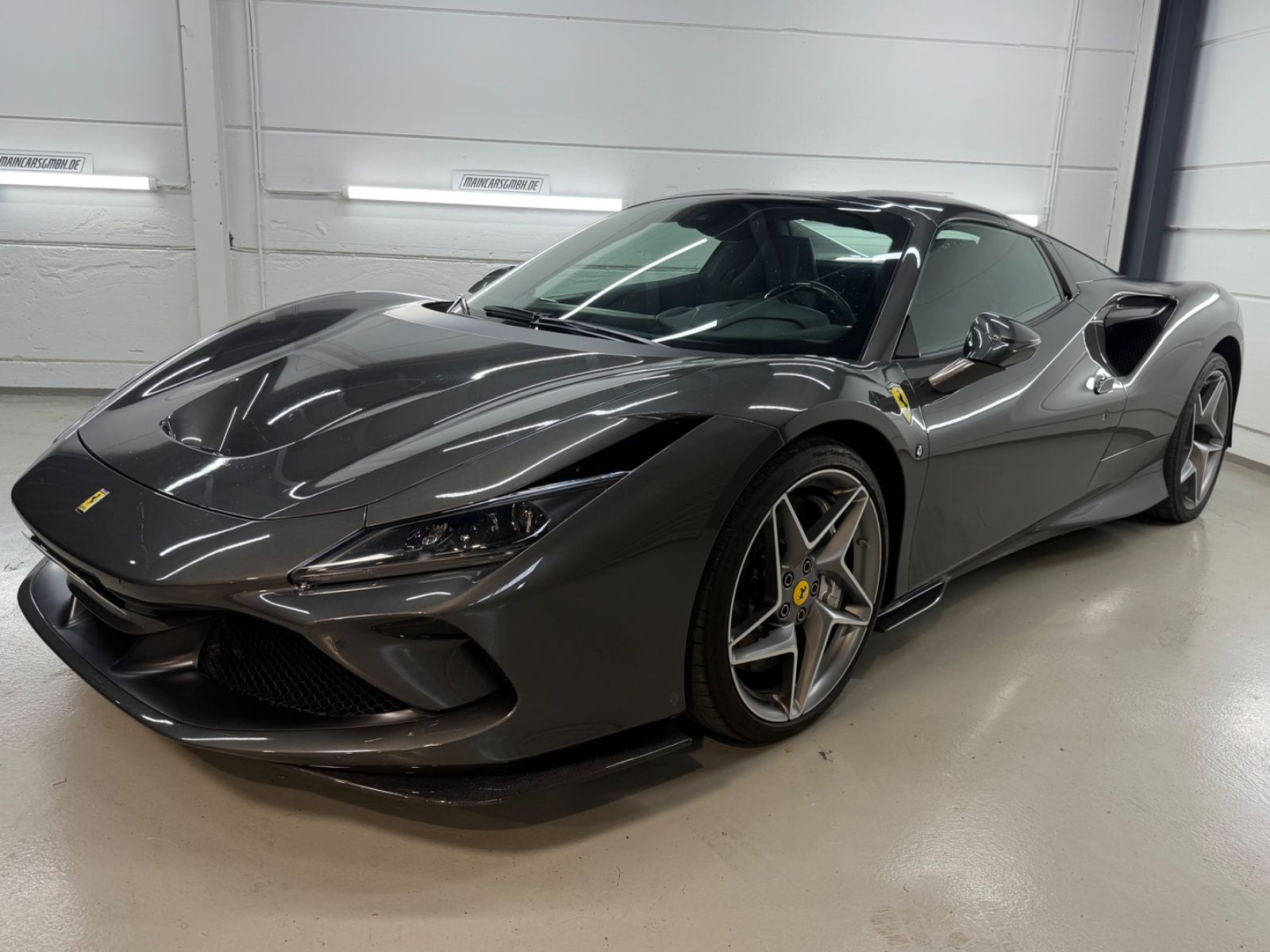 FERRARI F8