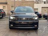 Volkswagen Tiguan 2.0 TDI 4MOTION R-LINE/NAVI/HUD/LED/ - VW Tiguan Gebrauchtwagen in Bochum