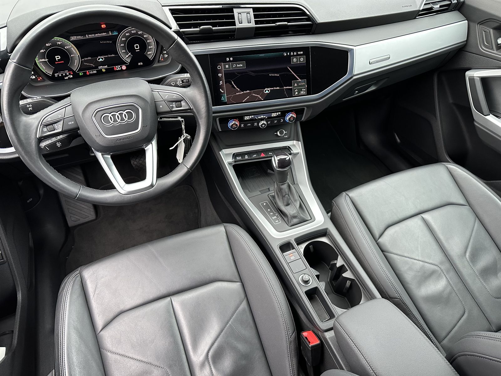 Fahrzeugabbildung Audi Q3 45 TFSI e S-Line NAV+LED+VCOCK+DAB+SHZ+1HD+PP
