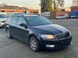 Skoda Octavia Combi Ambition 1.6 TDI*Navi*ALU*PDC - Skoda Octavia mit Diesel-Antrieb: Limousine, 1.6