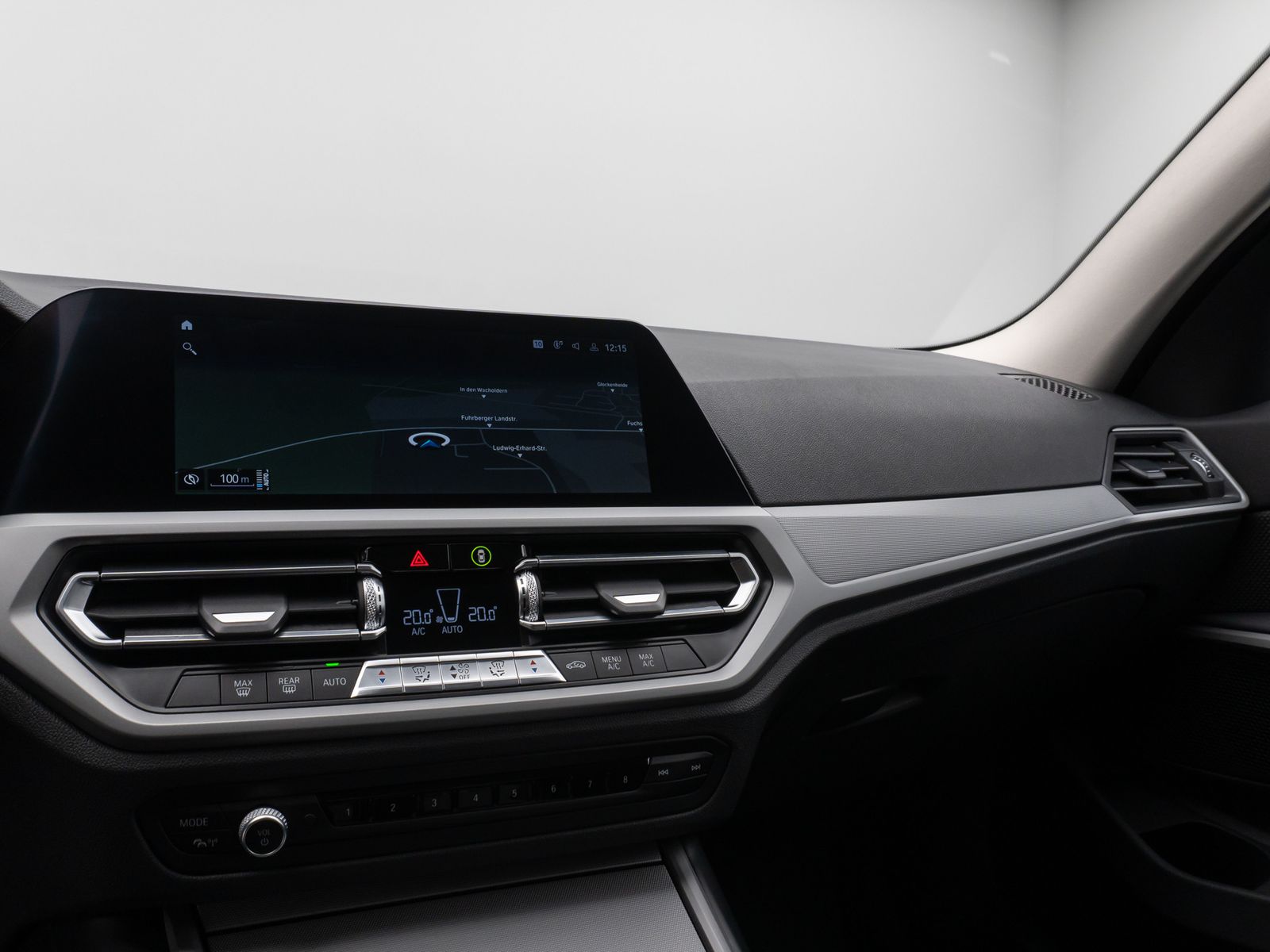 Fahrzeugabbildung BMW 330e  CockPitPro PDC Alarm Geschwindigkeitsreg