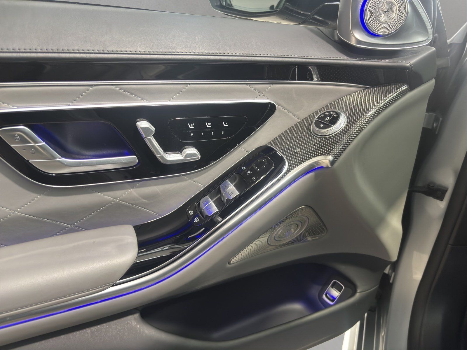 Fahrzeugabbildung Mercedes-Benz S500L 4M AMG Exclu FirstClass BurmHighEnd FondTV