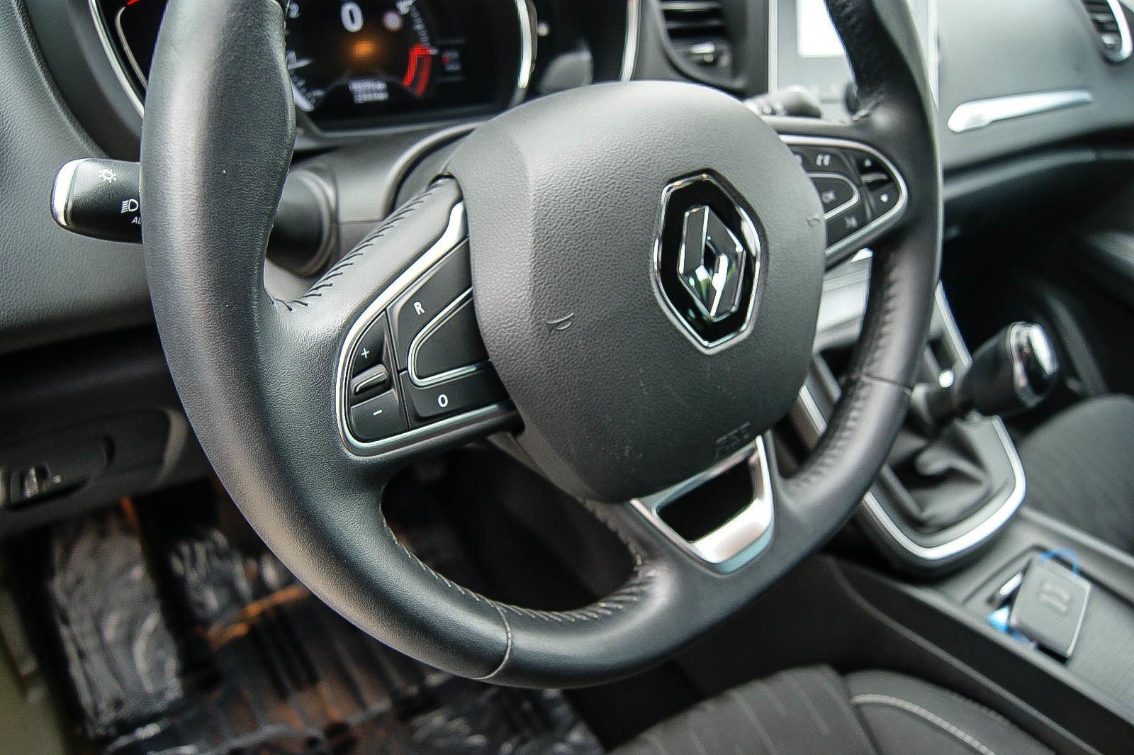 Fahrzeugabbildung Renault Scenic IV Limited DeLuxe NAVI R-Link2 KAMERA 20