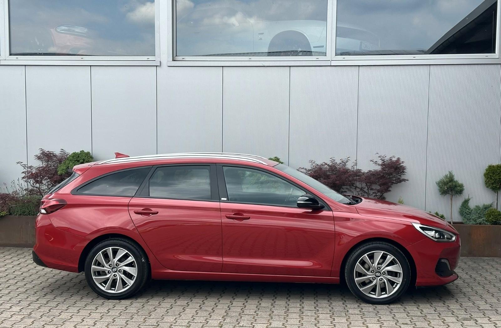 Hyundai i30 SW 1.4 T-GDI Passion Plus*LED*TÜV+Kette NEU