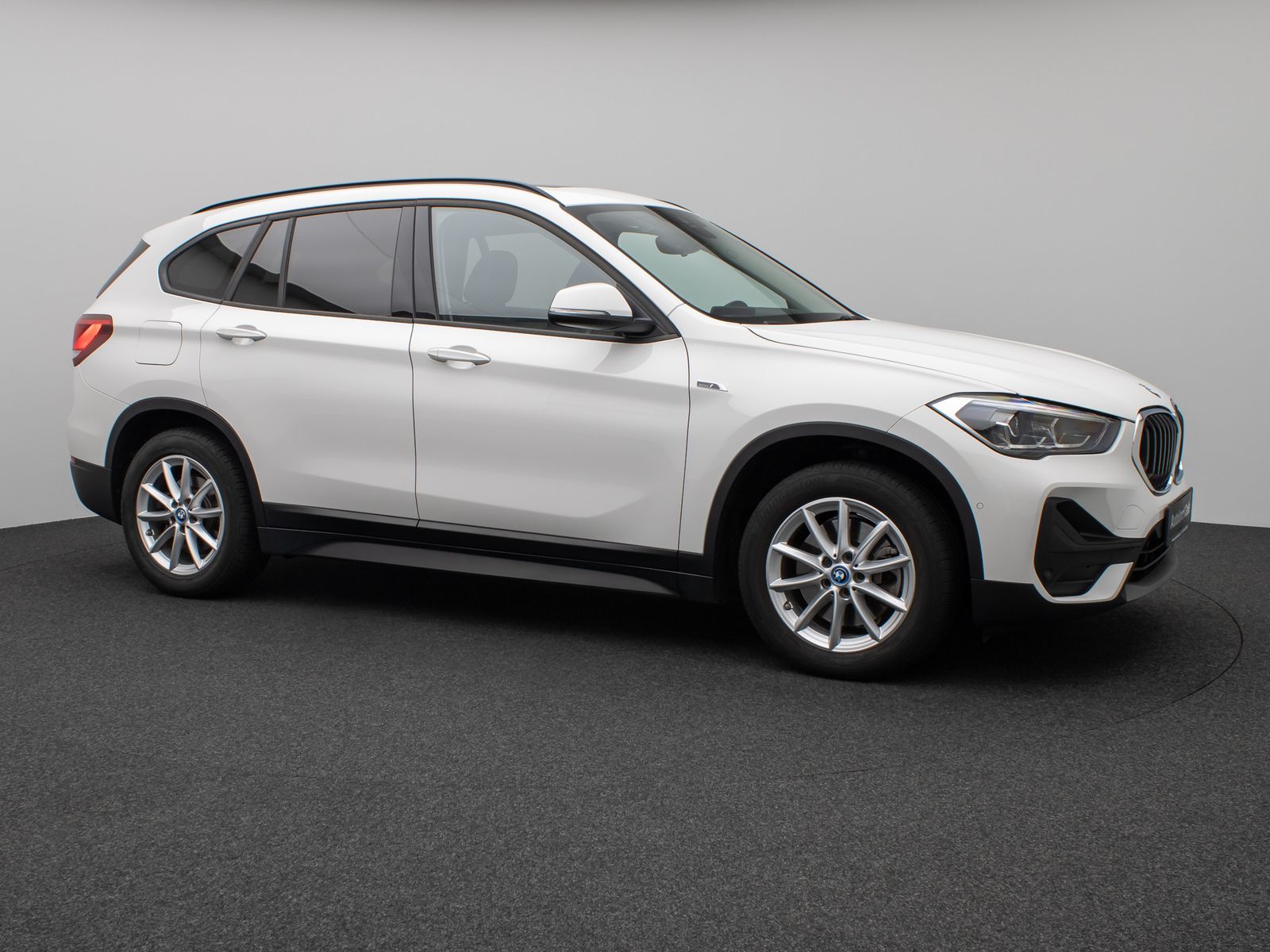 Fahrzeugabbildung BMW X1 xD25e Panorama Kamera DAB HUD Leder LED Alarm