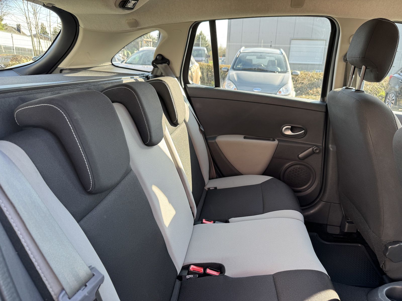 Fahrzeugabbildung Renault Clio Grandtour /NAVI/TMC/Klima/8x bereift