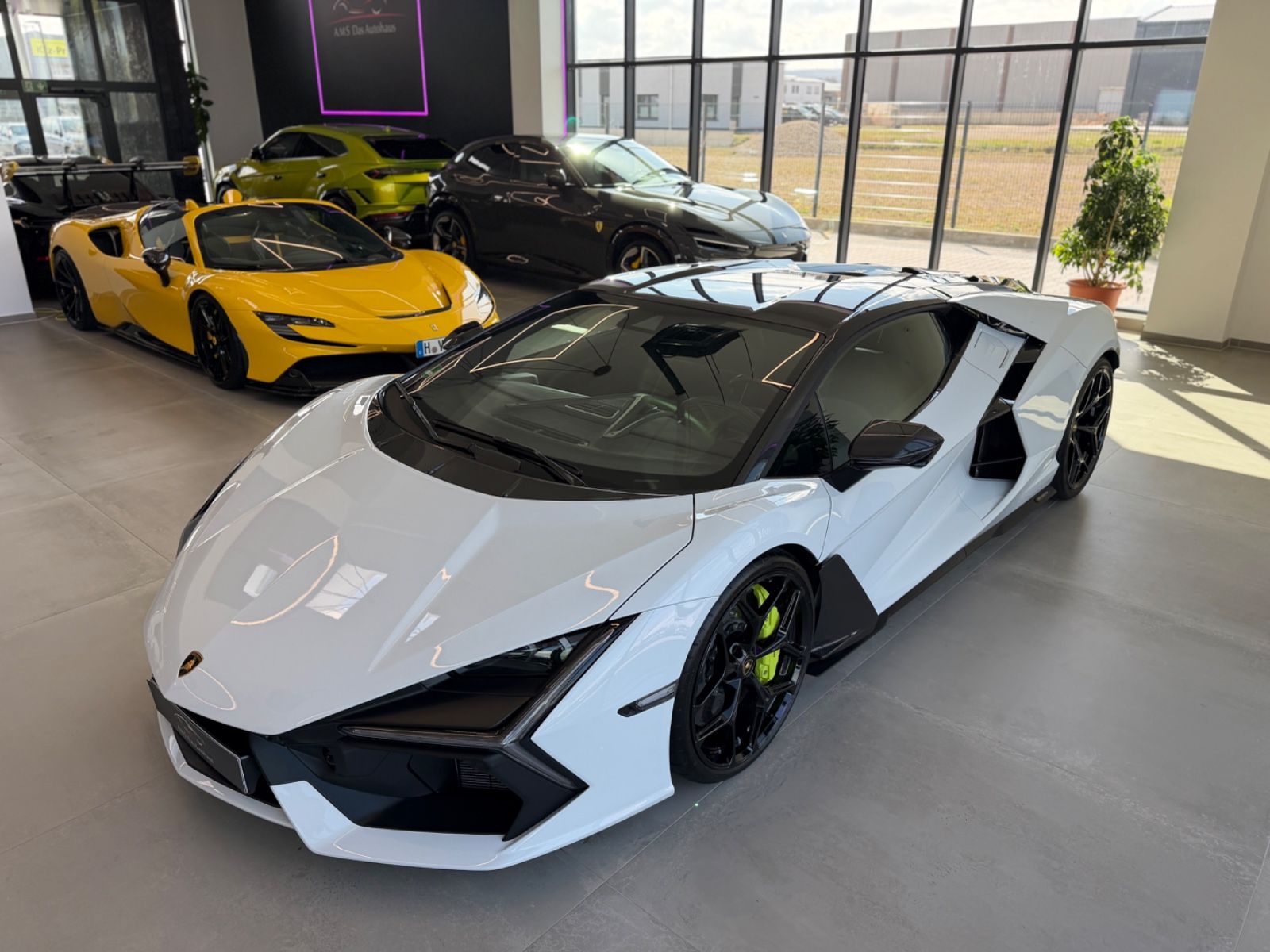 Revuelto V12 Full Carbon Lift Sonus