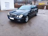 Mercedes-Benz E 280 4MATIC T AVANTGARDE Avantgarde - Mercedes-Benz E 280 mit Benzin-Antrieb: Schiebedach, Kombi