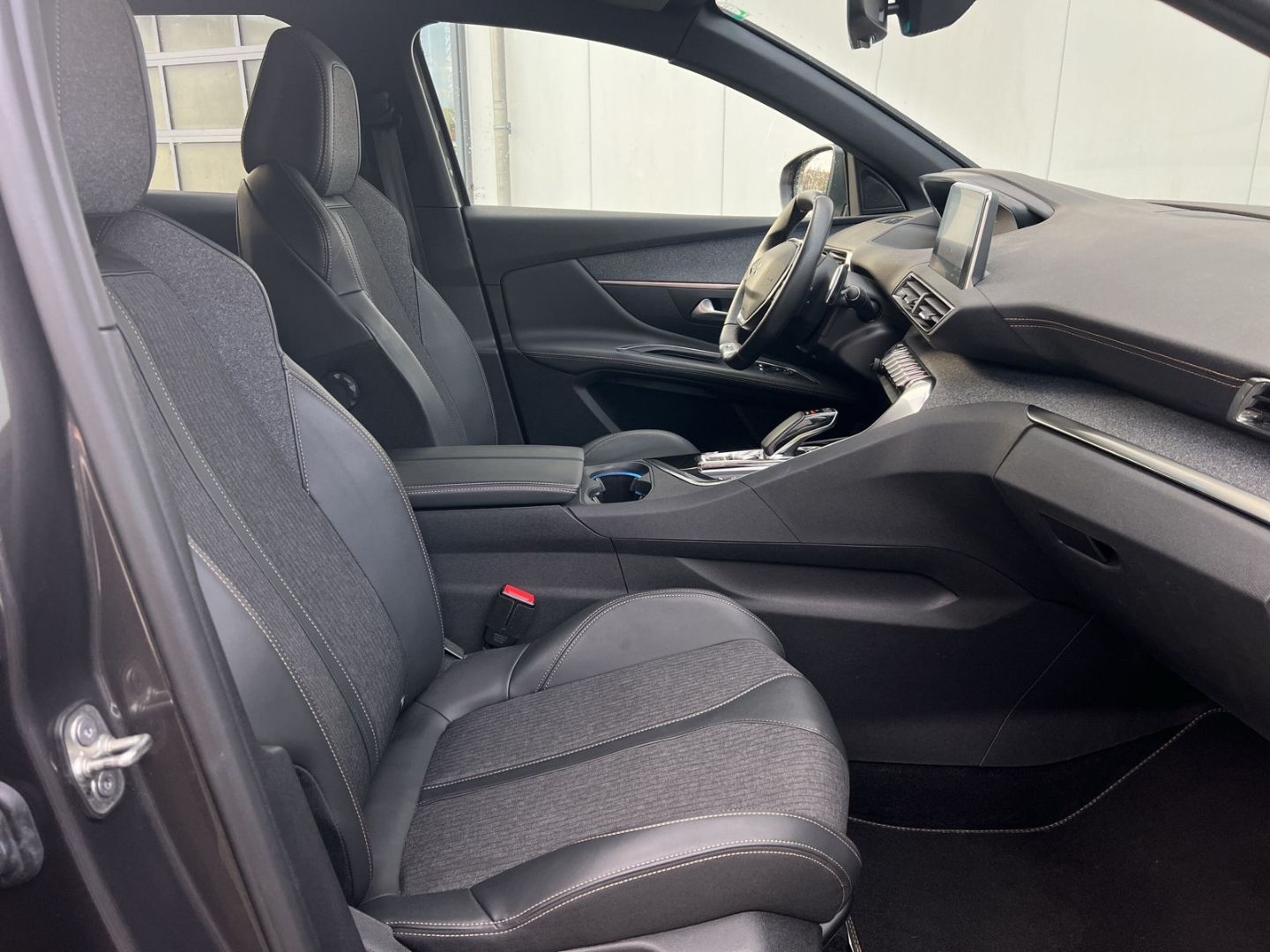 Fahrzeugabbildung Peugeot 3008 Hybrid 1.6 Plug-In EU6d Allure inkl. GT-Lin