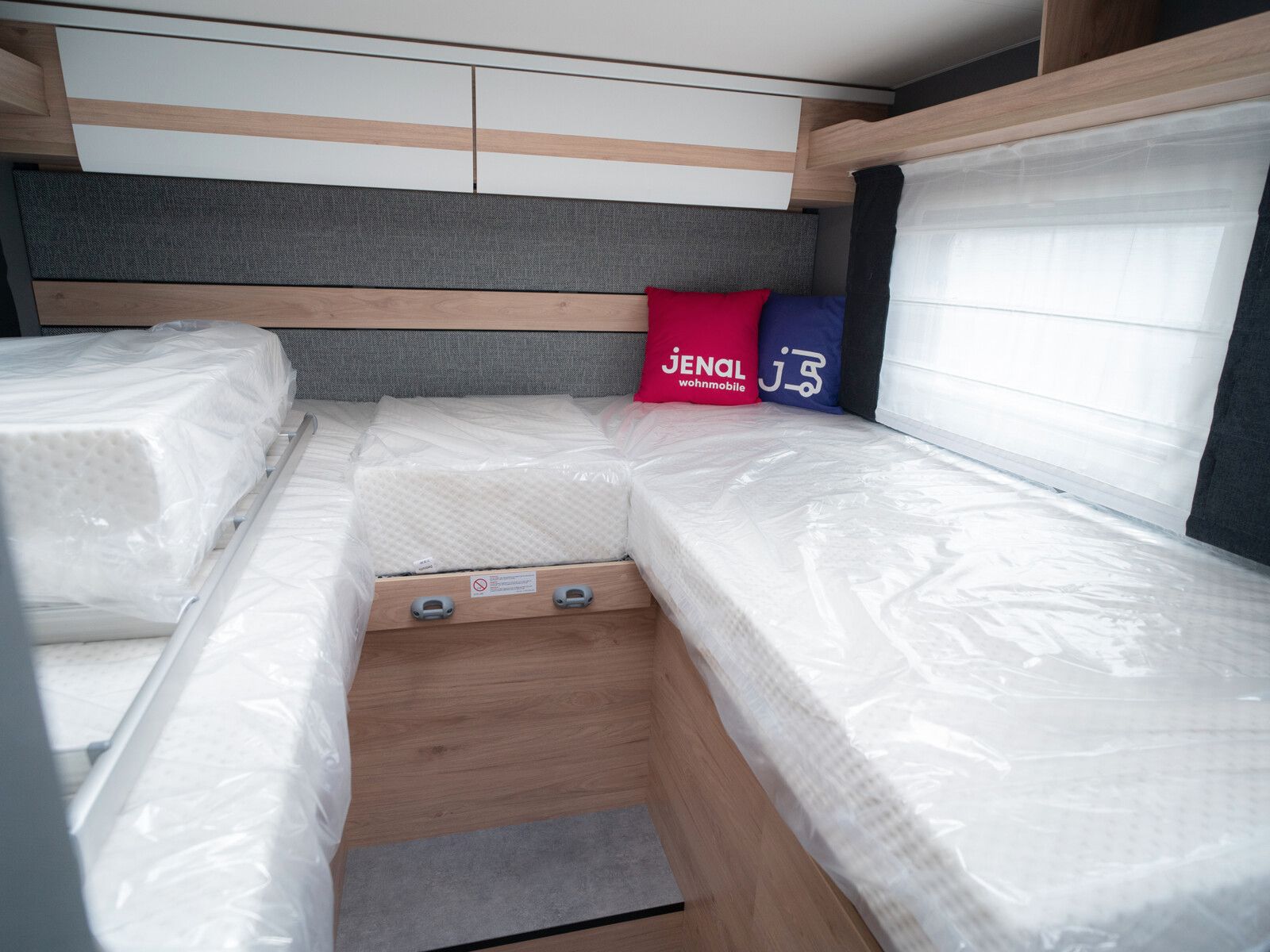 Fahrzeugabbildung Dethleffs Just Camp T 6812 EB Hubbett, Lithium, Rahmenfen.
