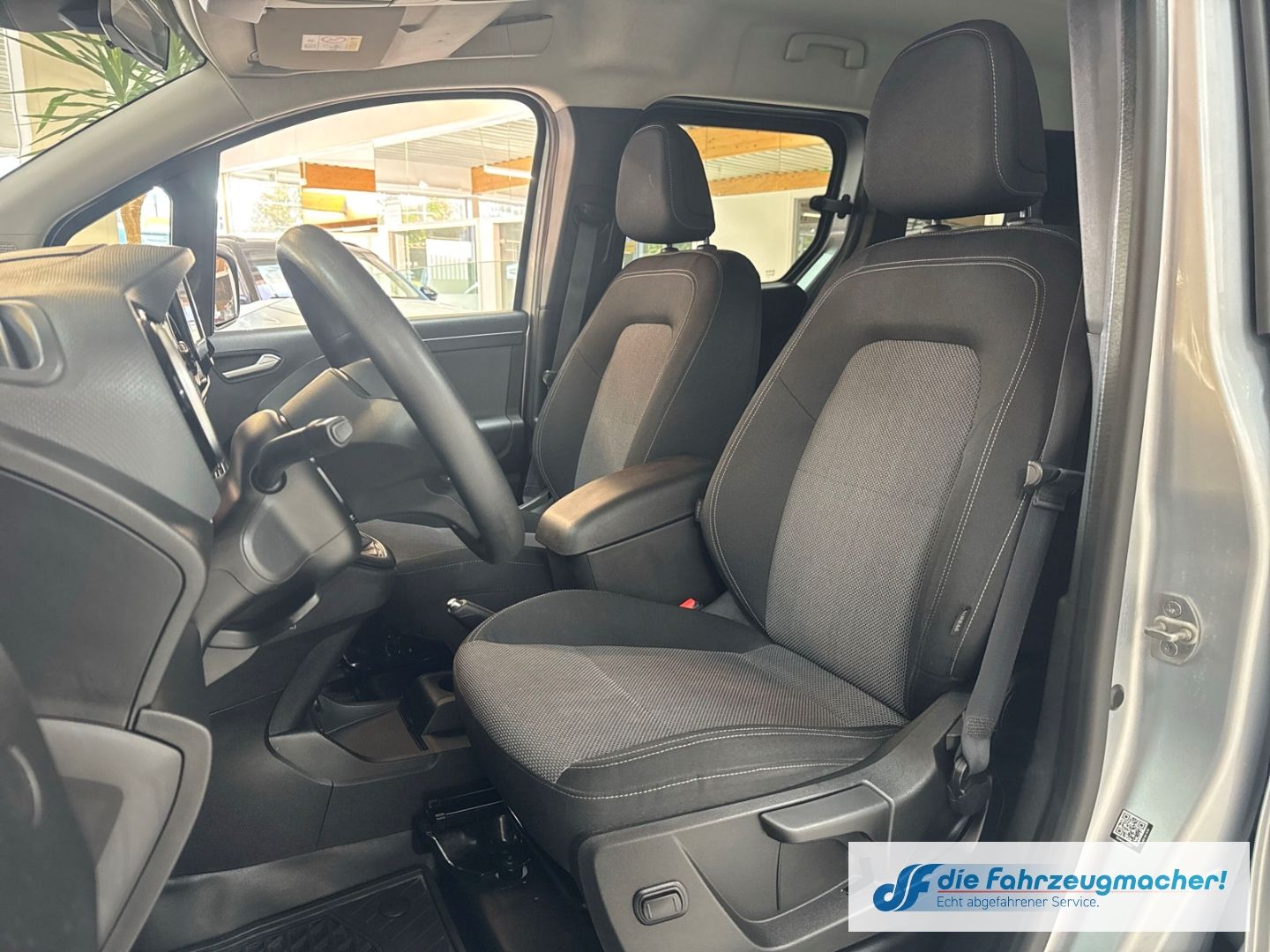 Fahrzeugabbildung Mercedes-Benz Citan Kombi 113 Tourer AHK DAB SHZ Totwi Spur.Ve