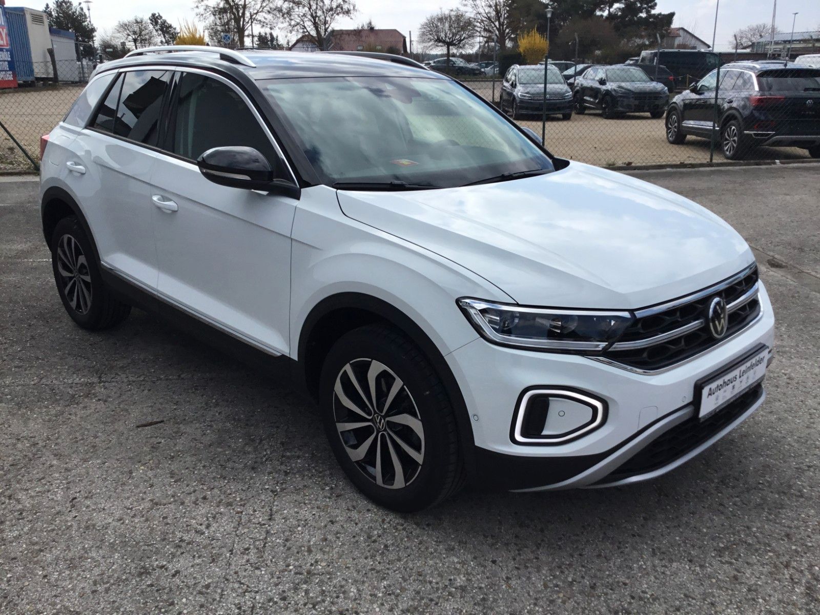 Fahrzeugabbildung Volkswagen T-Roc 1.5 TSI DSG Style+ACC+MatrixLED+Kessy+Navi
