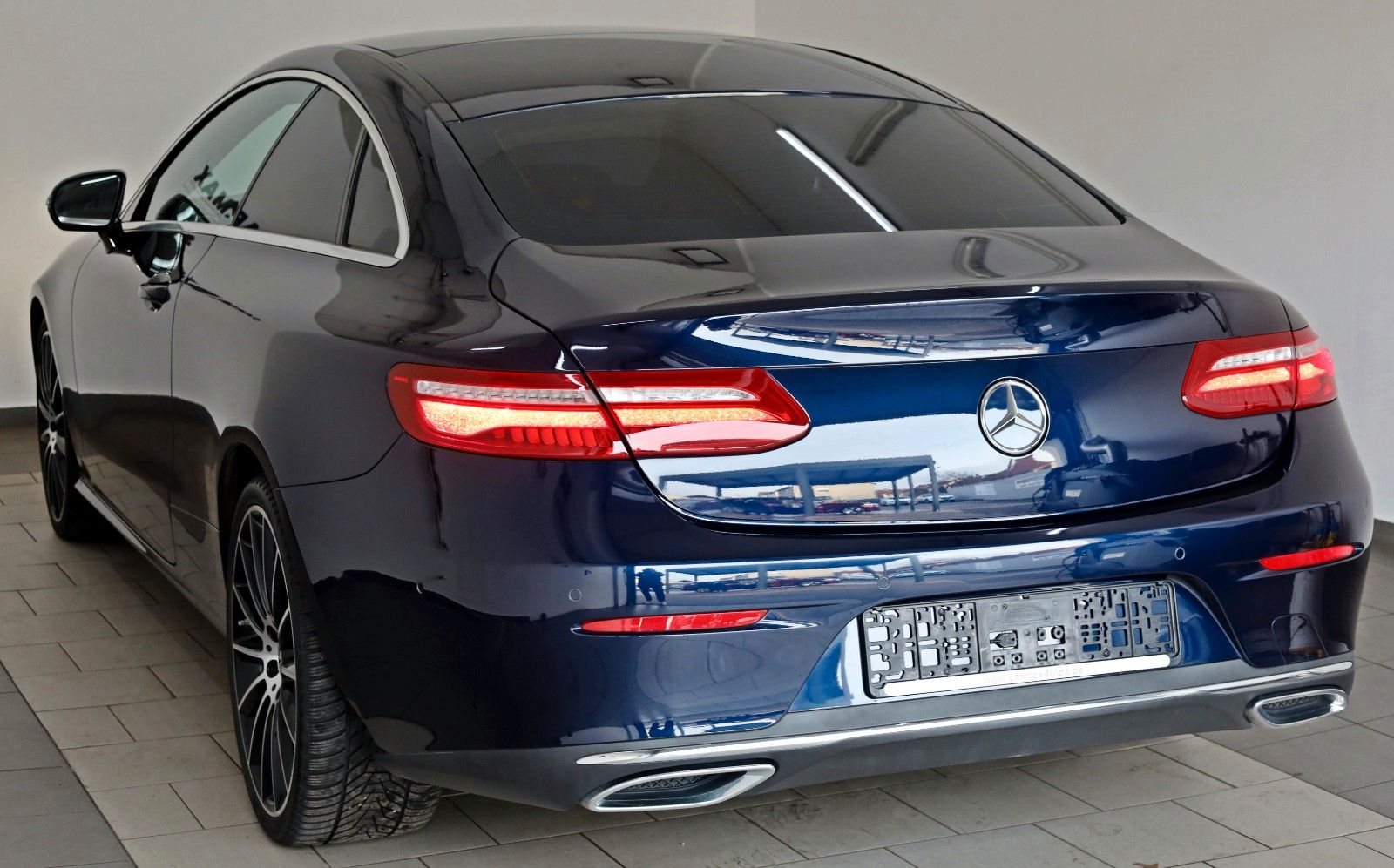 Fahrzeugabbildung Mercedes-Benz E 300 d Coupe,Avantgarde,Panorama,ACC,AHK el,20"