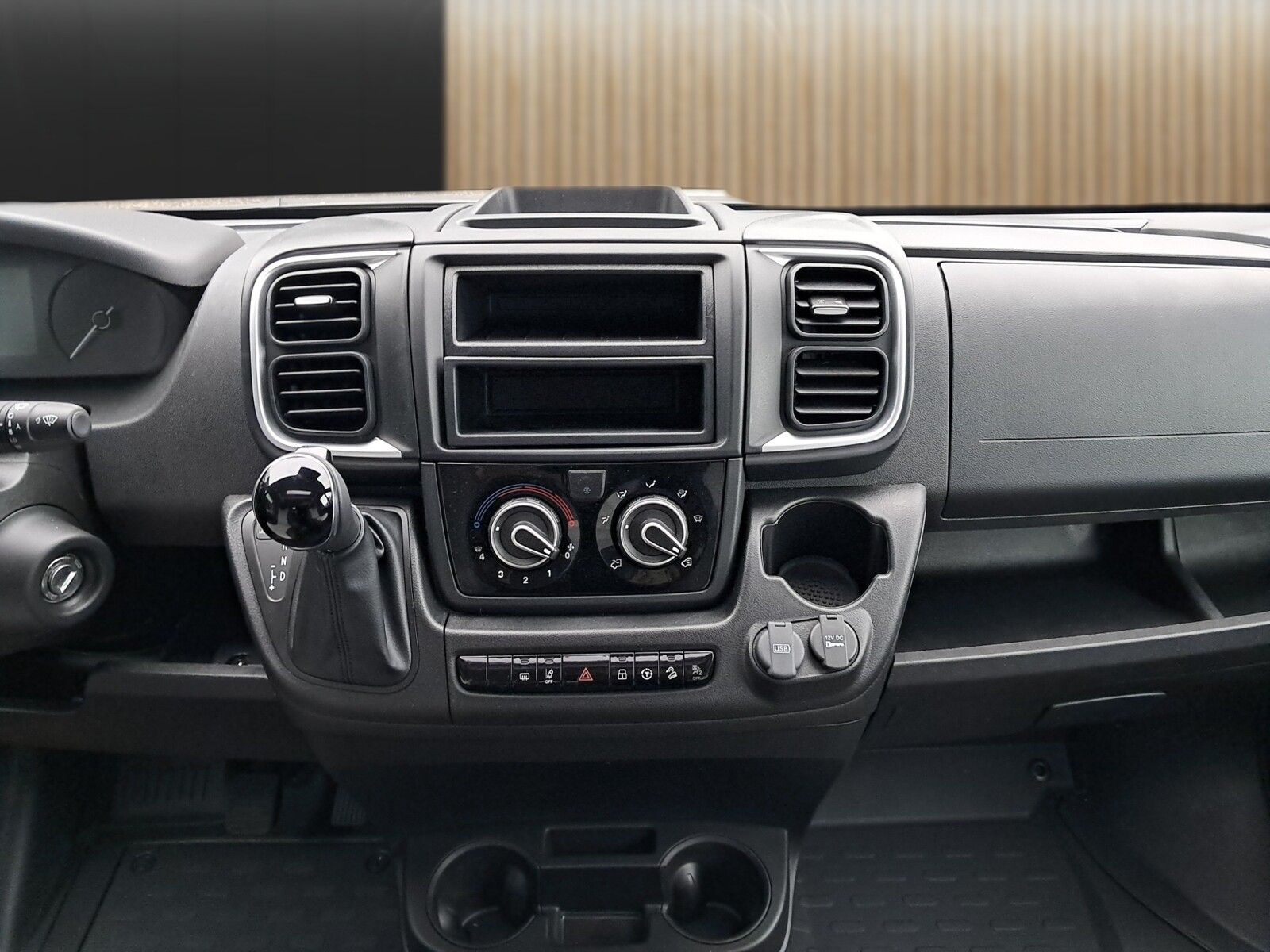 Fahrzeugabbildung Sunlight Adventure T 66S Automatik, Dörr Edition, TV