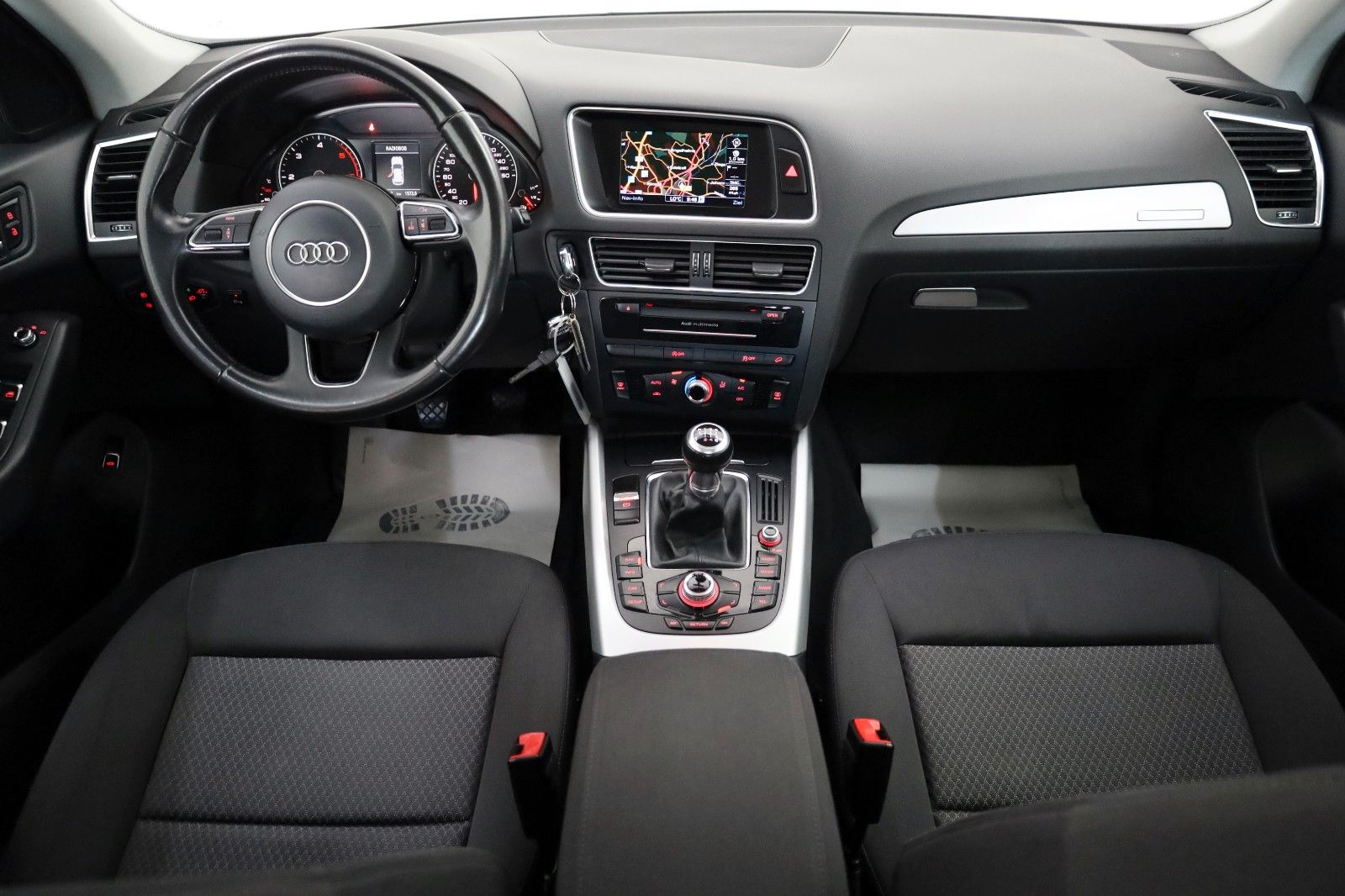 Fahrzeugabbildung Audi Q5 2.0 TDI  quattro Navi,Xenon,Panorama,SH,PDC